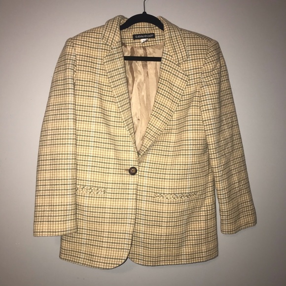 Tops - ✮ women’s shoulder padded blazer ✮